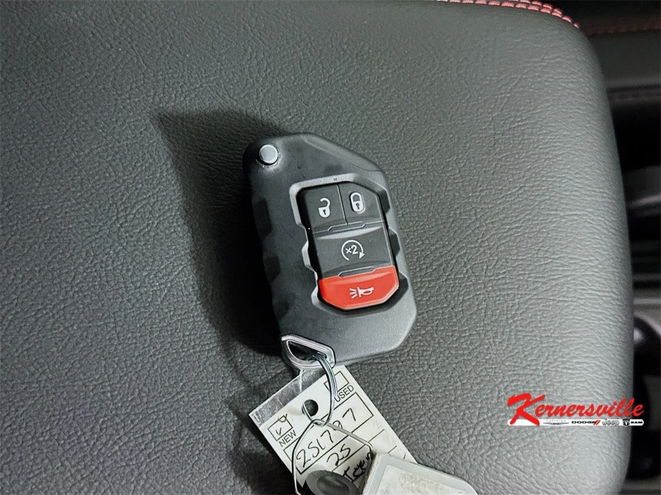 2025 Jeep JL Wrangler - Image 20 of 21