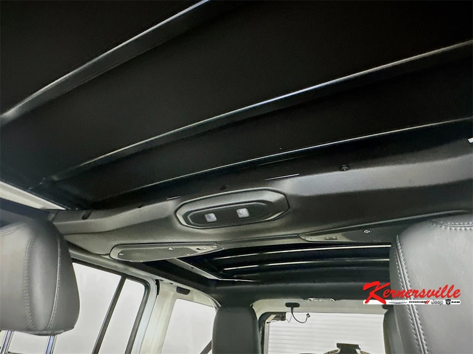 2025 Jeep JL Wrangler - Image 14 of 21