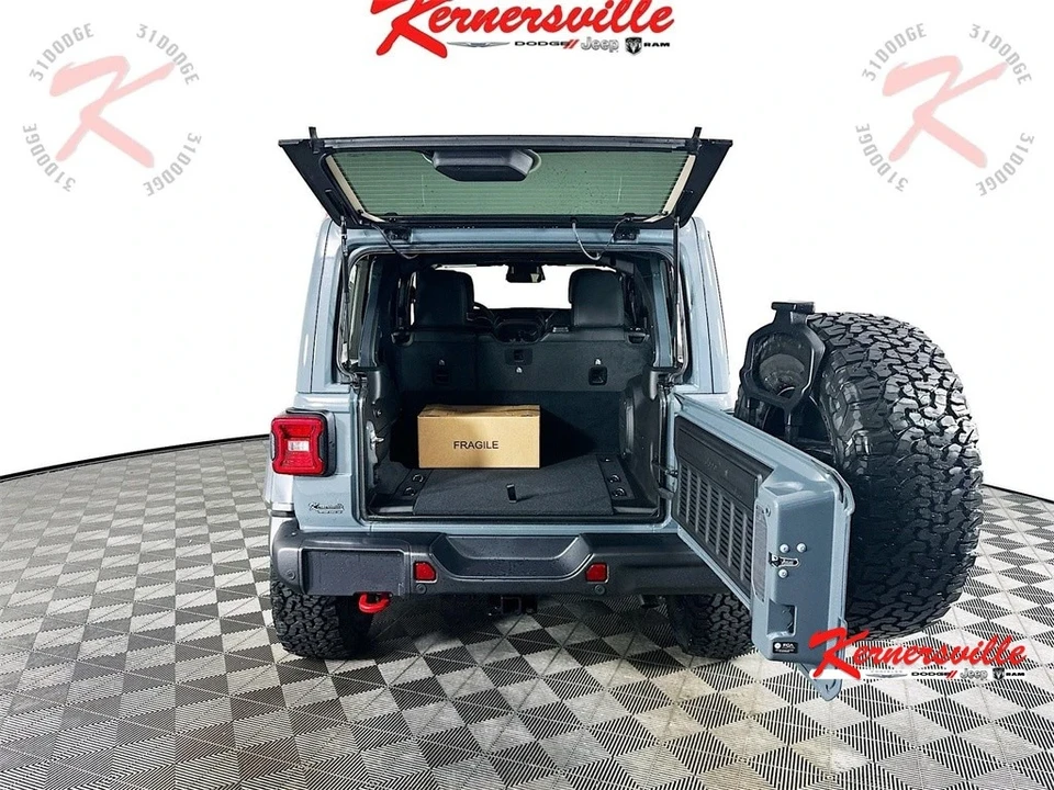 2025 Jeep JL Wrangler - Image 16 of 21