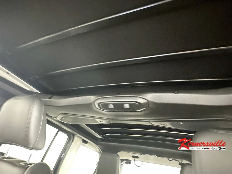 2025 Jeep JL Wrangler - Image 14 of 21