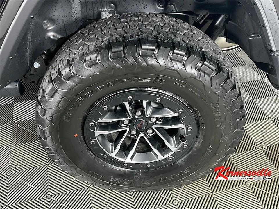 2025 Jeep JL Wrangler - Image 17 of 21