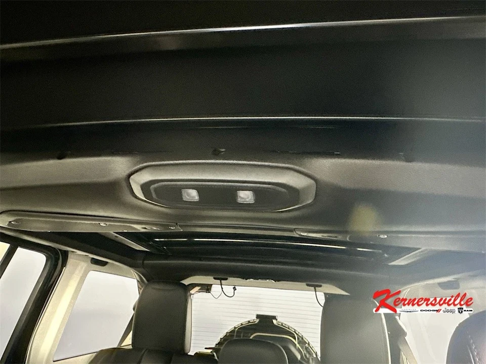 2025 Jeep JL Wrangler - Image 14 of 21