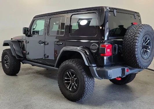 2025 Jeep JL Wrangler - Image 6 of 12