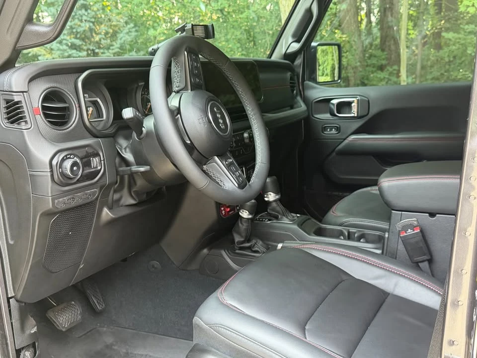 2025 Jeep JL Wrangler - Image 6 of 10