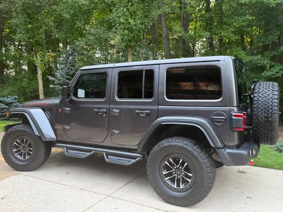 2025 Jeep JL Wrangler - Image 4 of 10