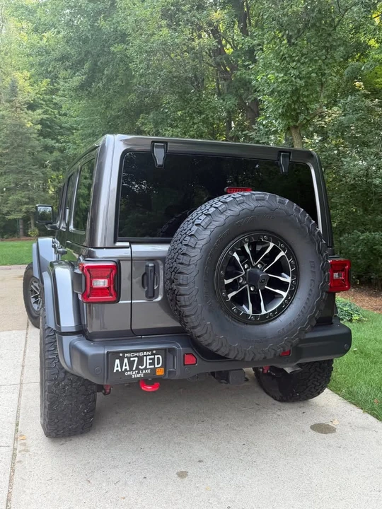 2025 Jeep JL Wrangler - Image 5 of 10