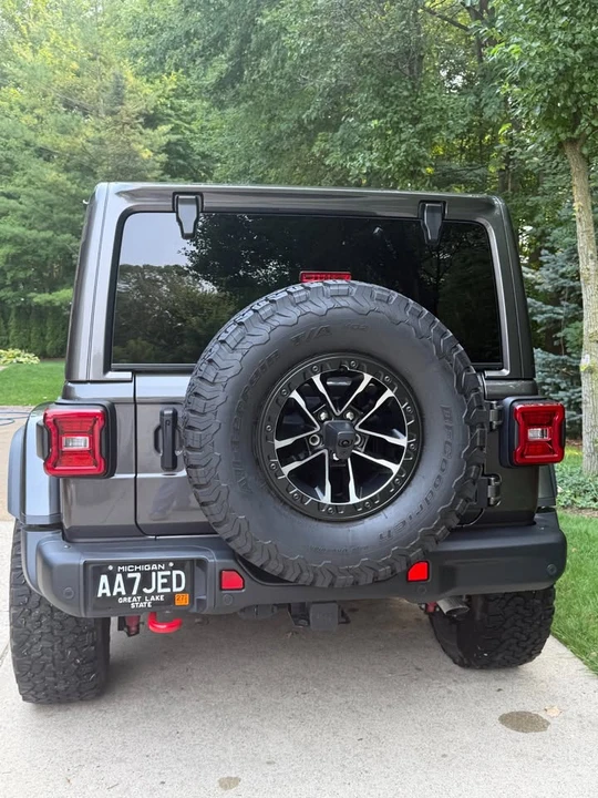 2025 Jeep JL Wrangler - Image 3 of 10
