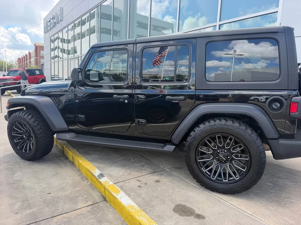 2025 Jeep JL Wrangler - Image 2 of 4