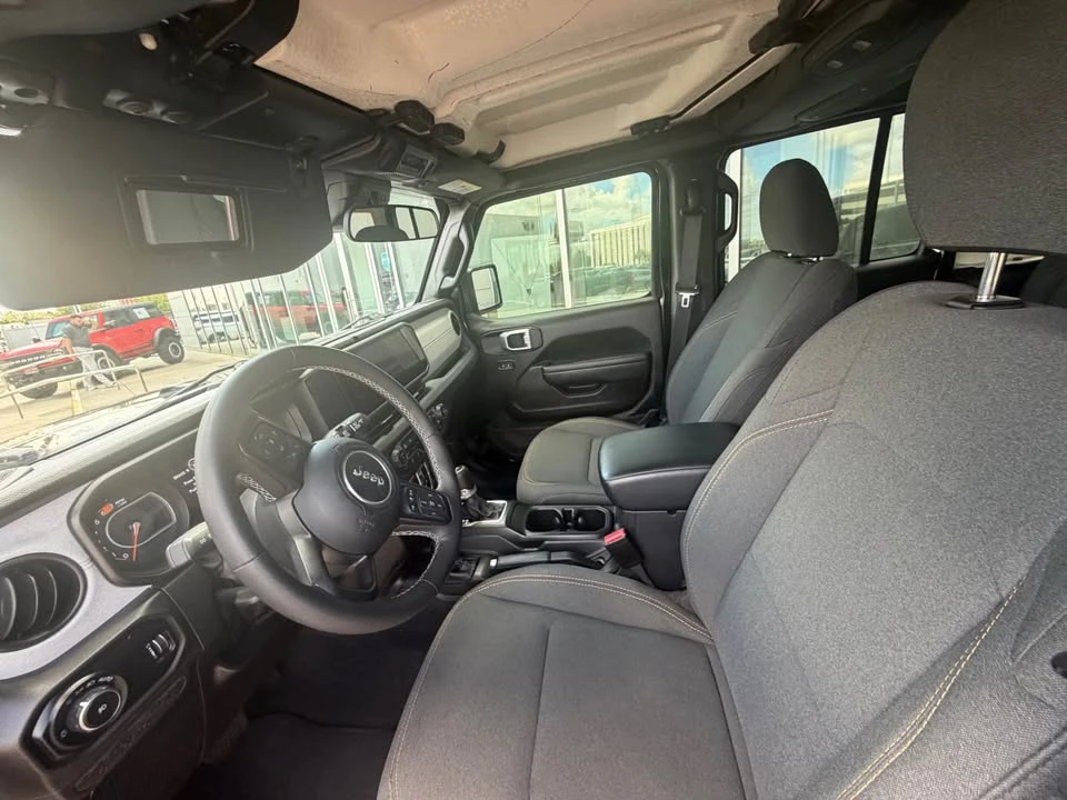 2025 Jeep JL Wrangler - Image 3 of 4