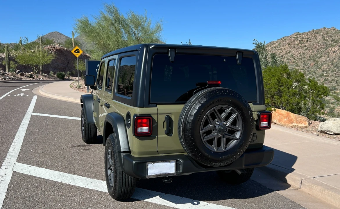 2025 Jeep JL Wrangler - Image 11 of 21