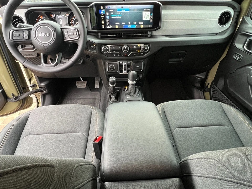 2025 Jeep JL Wrangler - Image 14 of 21