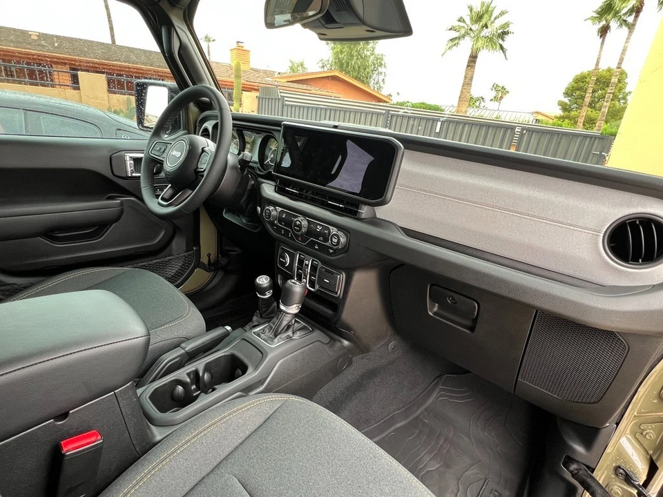 2025 Jeep JL Wrangler - Image 20 of 21