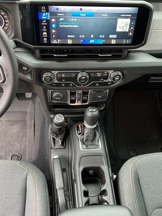 2025 Jeep JL Wrangler - Image 19 of 21