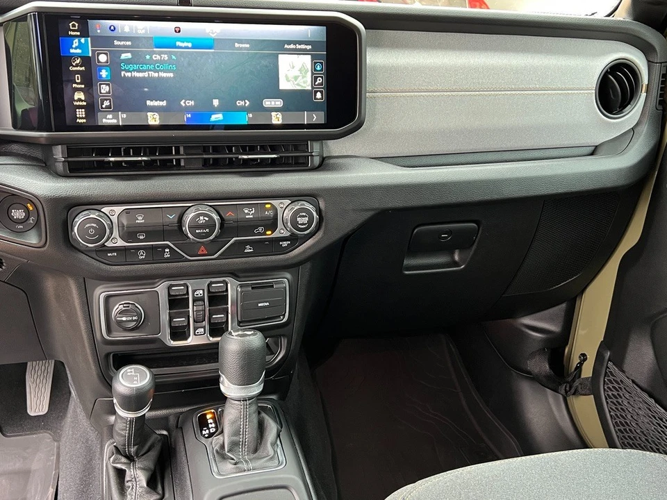 2025 Jeep JL Wrangler - Image 16 of 21