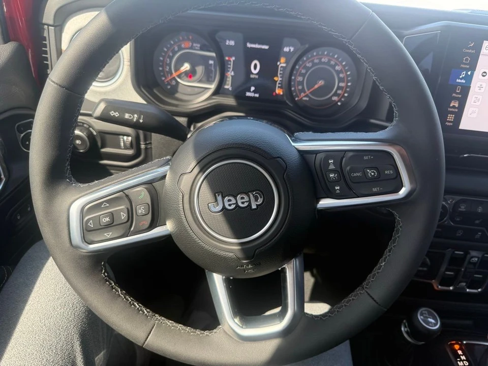 2025 Jeep JL Wrangler - Image 26 of 30