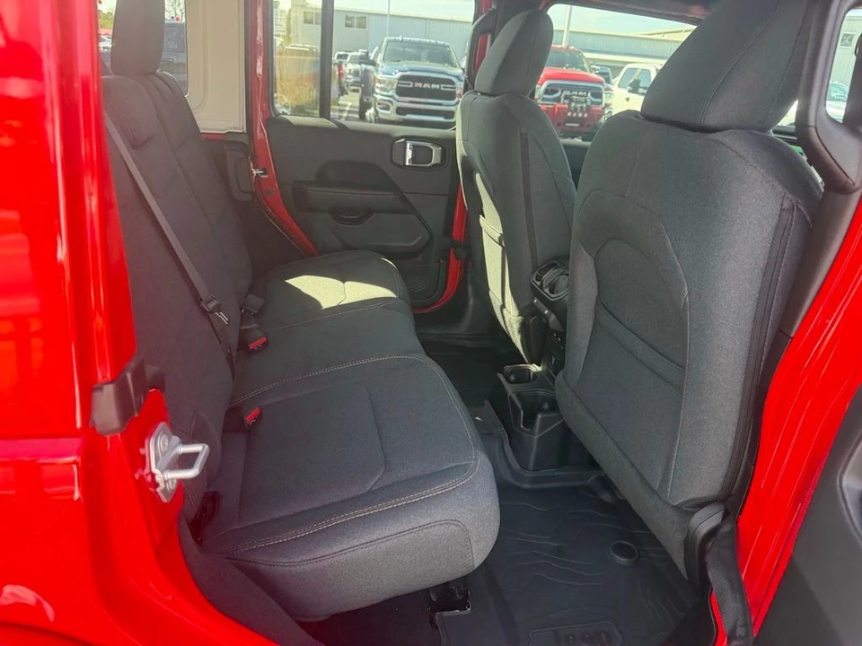 2025 Jeep JL Wrangler - Image 14 of 30