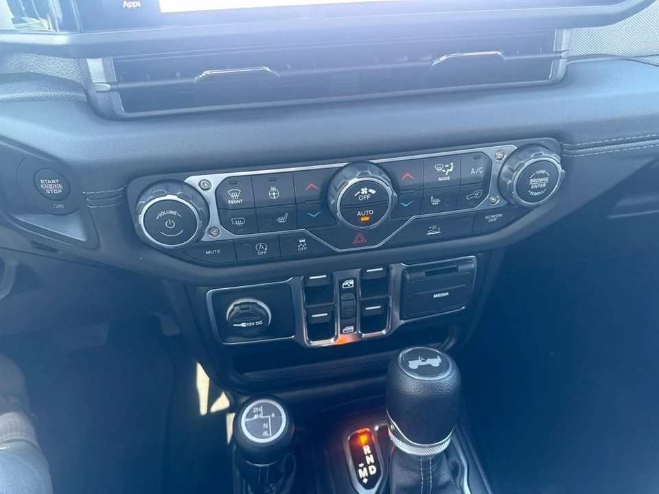 2025 Jeep JL Wrangler - Image 28 of 30