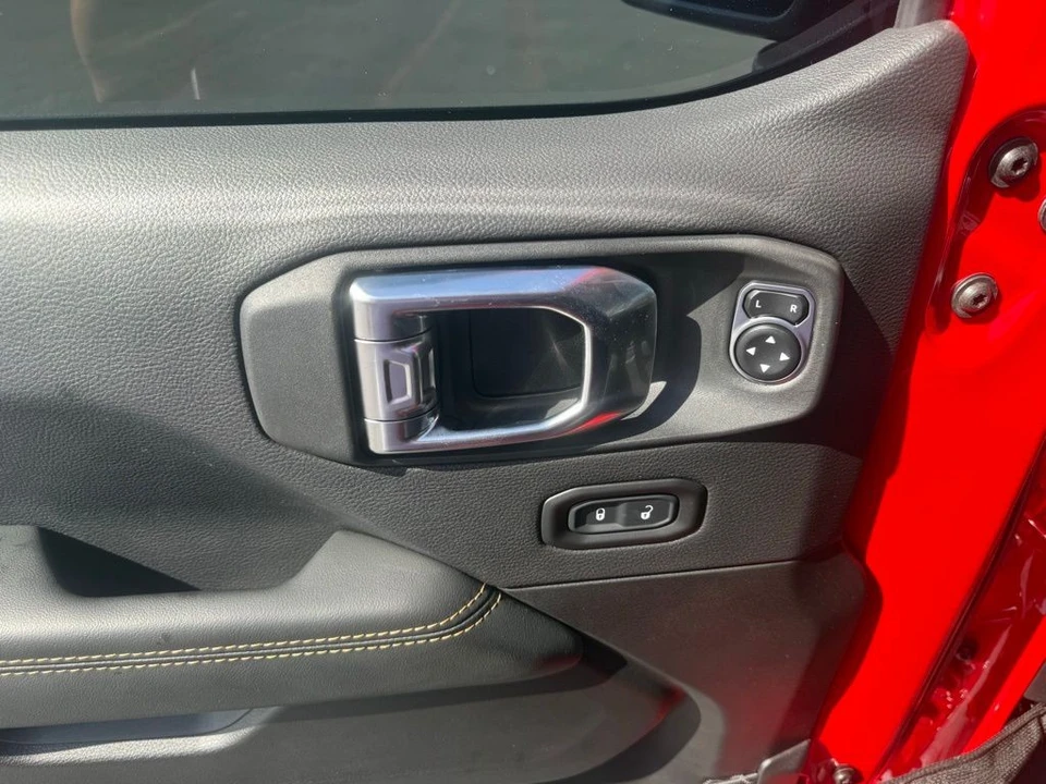 2025 Jeep JL Wrangler - Image 22 of 30