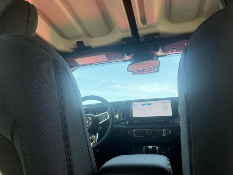 2025 Jeep JL Wrangler - Image 18 of 30