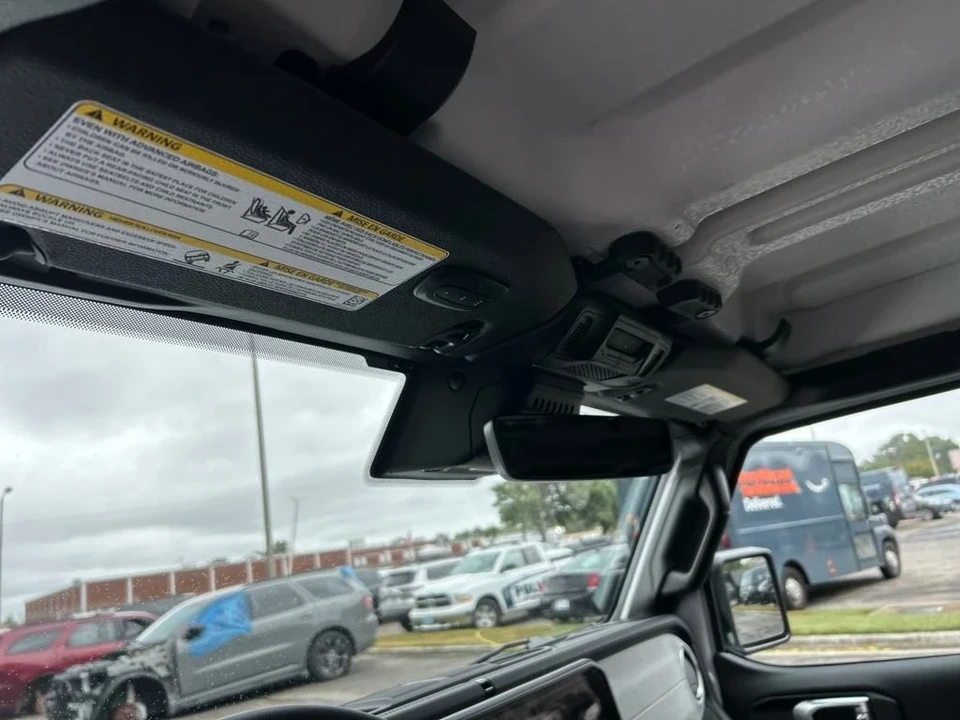 2025 Jeep JL Wrangler - Image 19 of 21