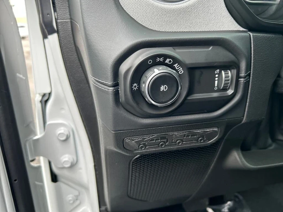 2025 Jeep JL Wrangler - Image 12 of 21