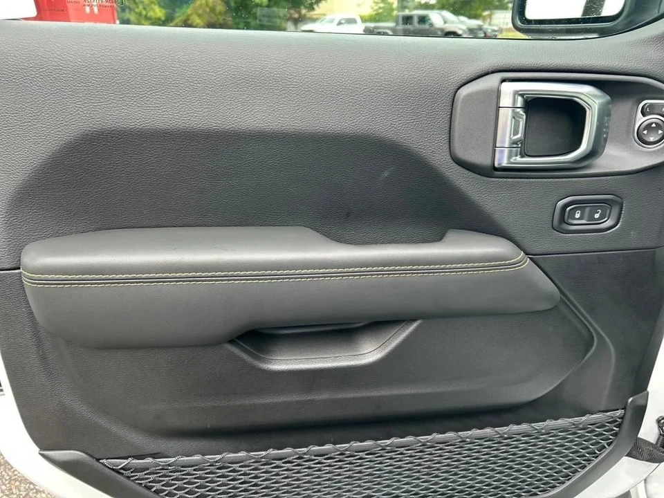 2025 Jeep JL Wrangler - Image 11 of 21