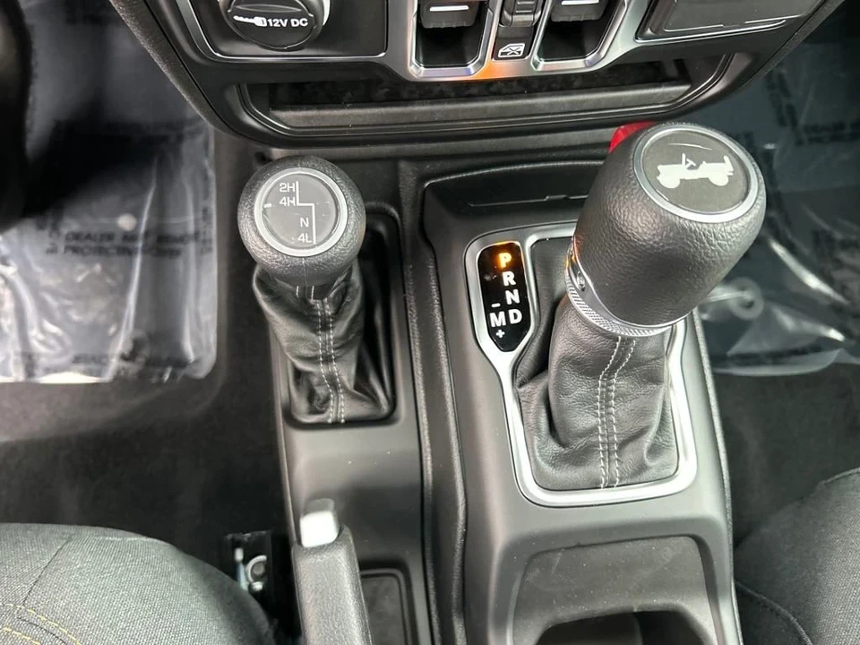 2025 Jeep JL Wrangler - Image 17 of 21