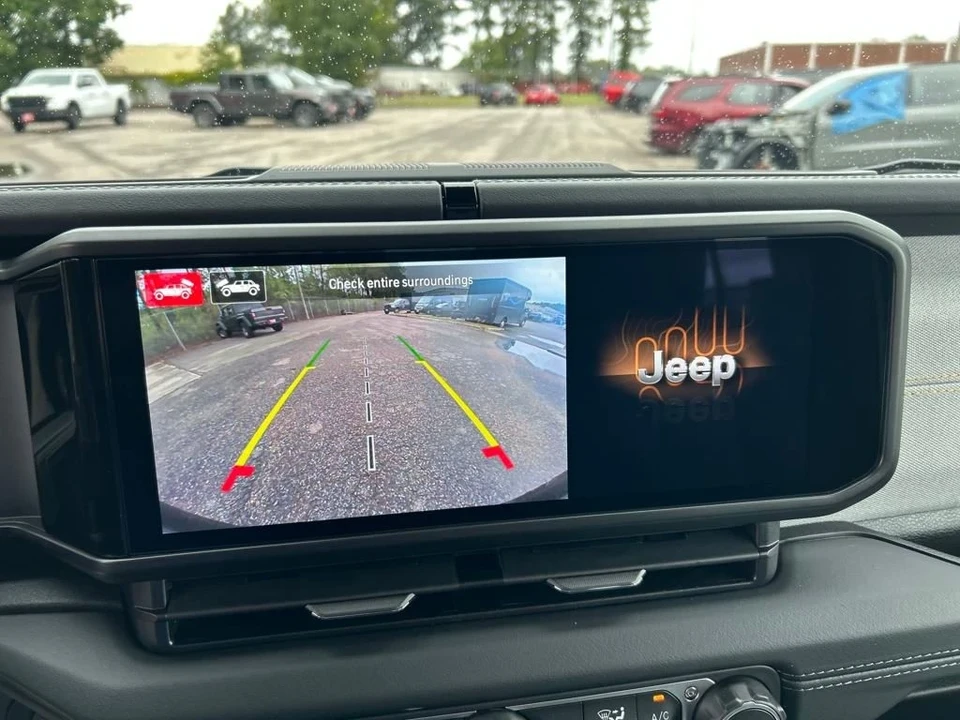2025 Jeep JL Wrangler - Image 15 of 21