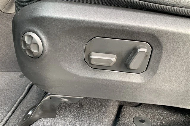 2025 Jeep JL Wrangler - Image 7 of 12