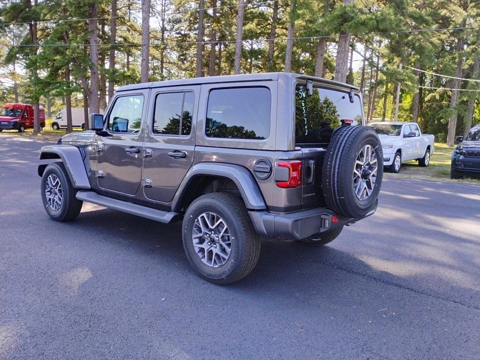 2025 Jeep JL Wrangler - Image 7 of 12