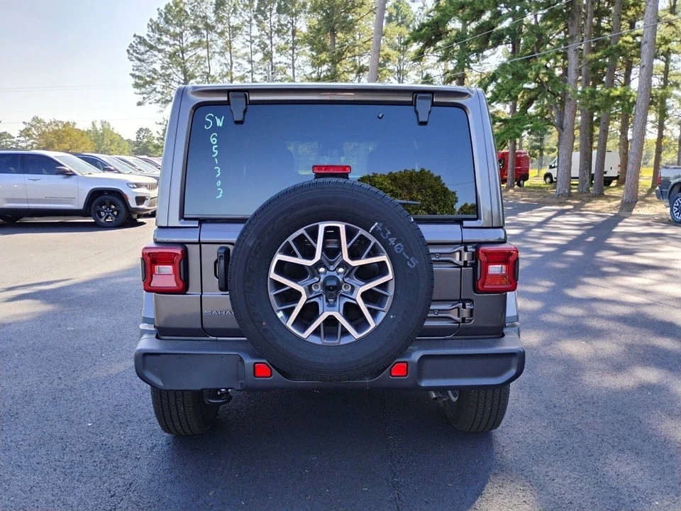 2025 Jeep JL Wrangler - Image 6 of 12