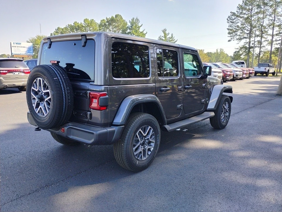 2025 Jeep JL Wrangler - Image 5 of 12