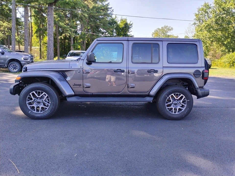2025 Jeep JL Wrangler - Image 8 of 12