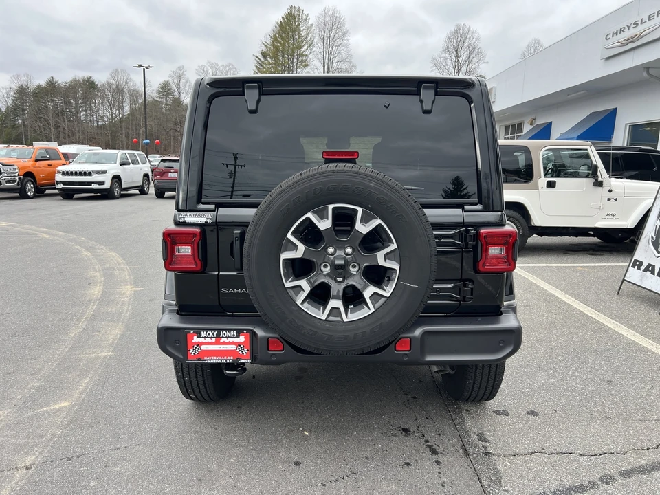 2025 Jeep JL Wrangler - Image 2 of 12