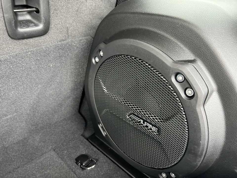 2025 Jeep JL Wrangler - Image 10 of 12