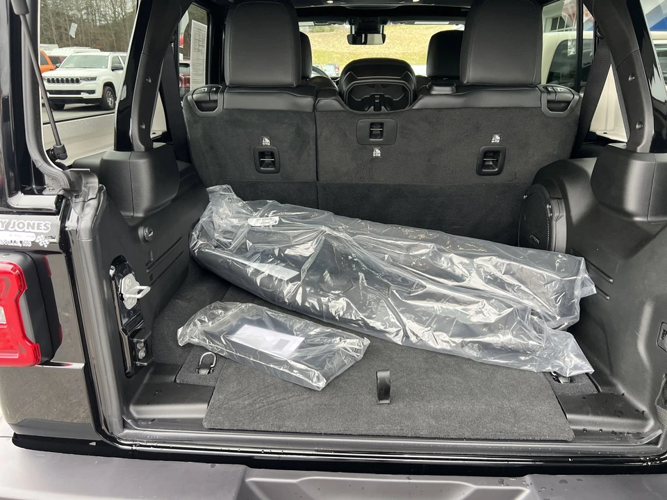 2025 Jeep JL Wrangler - Image 9 of 12