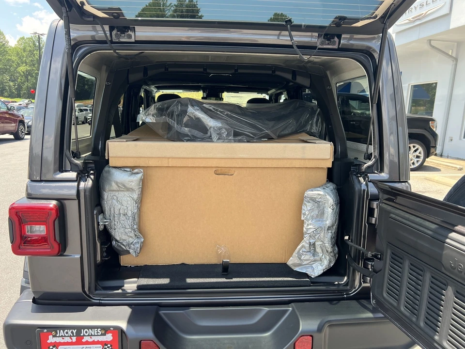 2025 Jeep JL Wrangler - Image 9 of 21