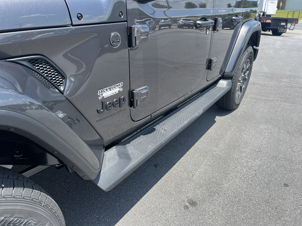 2025 Jeep JL Wrangler - Image 10 of 21