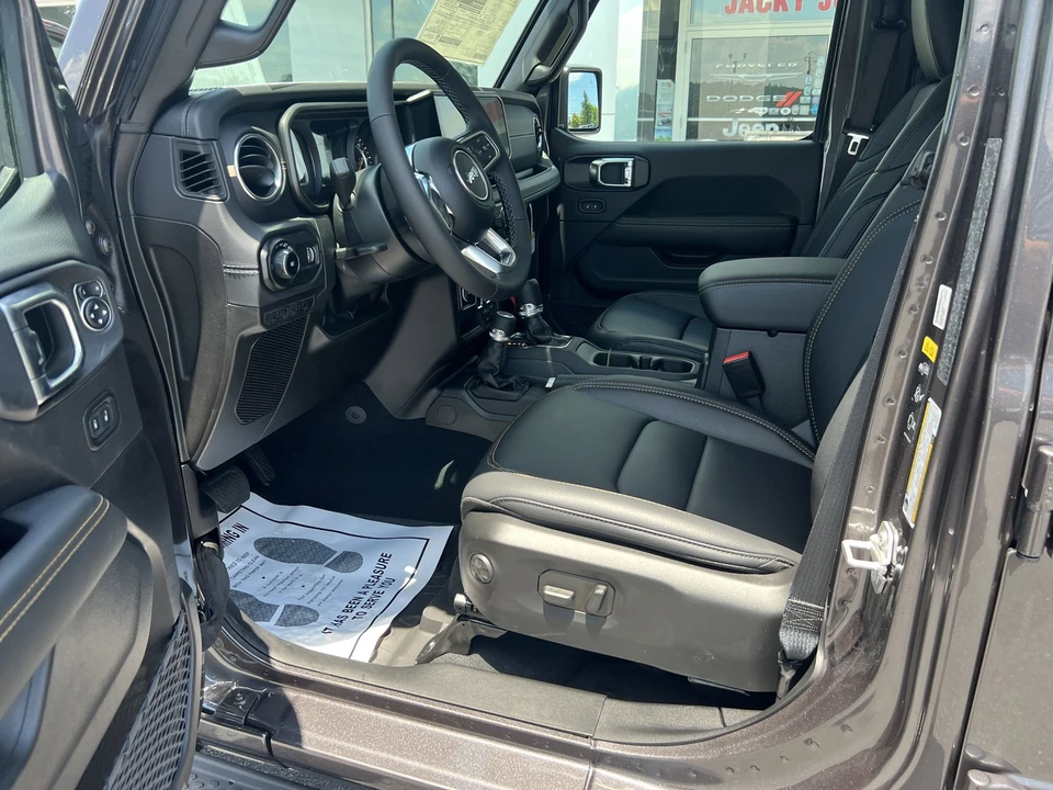 2025 Jeep JL Wrangler - Image 11 of 21