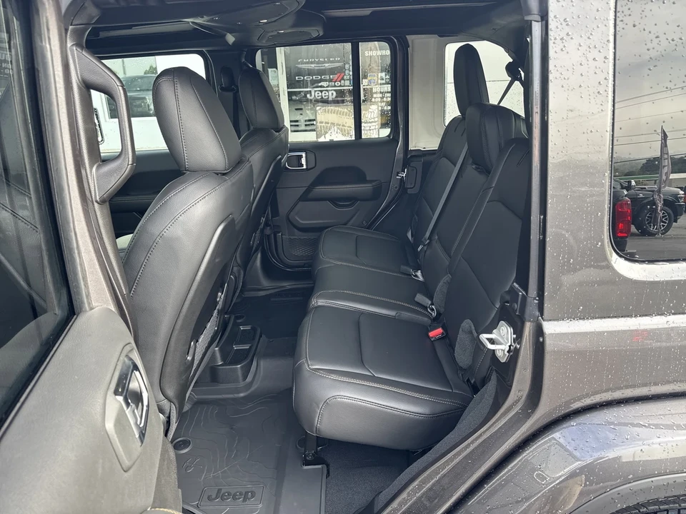 2025 Jeep JL Wrangler - Image 13 of 21