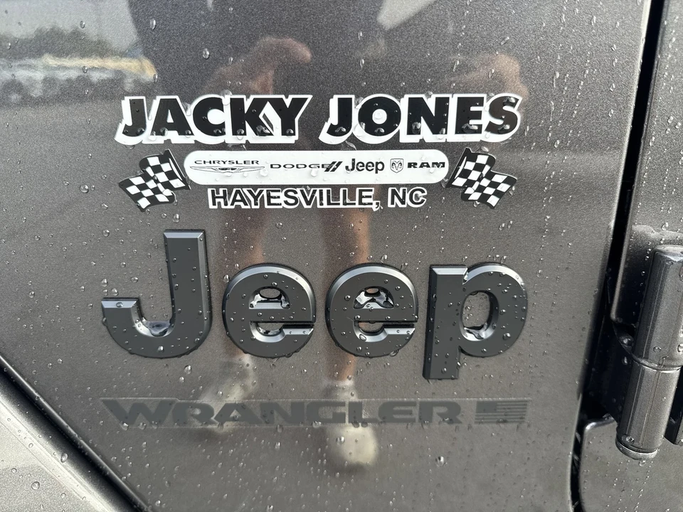 2025 Jeep JL Wrangler - Image 9 of 21