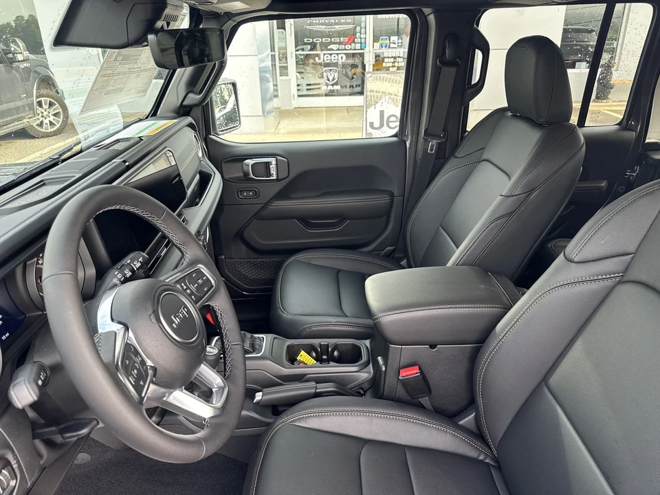 2025 Jeep JL Wrangler - Image 19 of 21