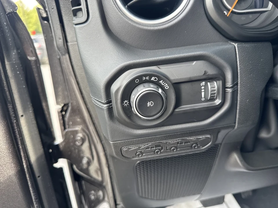 2025 Jeep JL Wrangler - Image 18 of 21