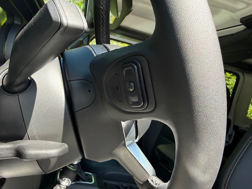2025 Jeep JL Wrangler - Image 14 of 21
