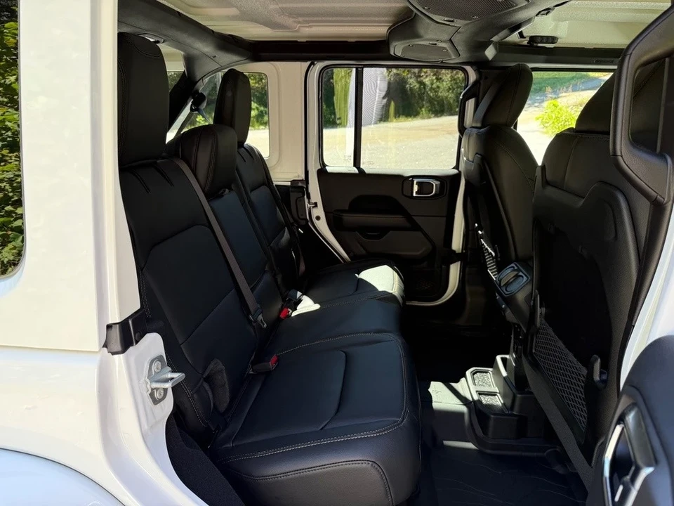 2025 Jeep JL Wrangler - Image 20 of 21