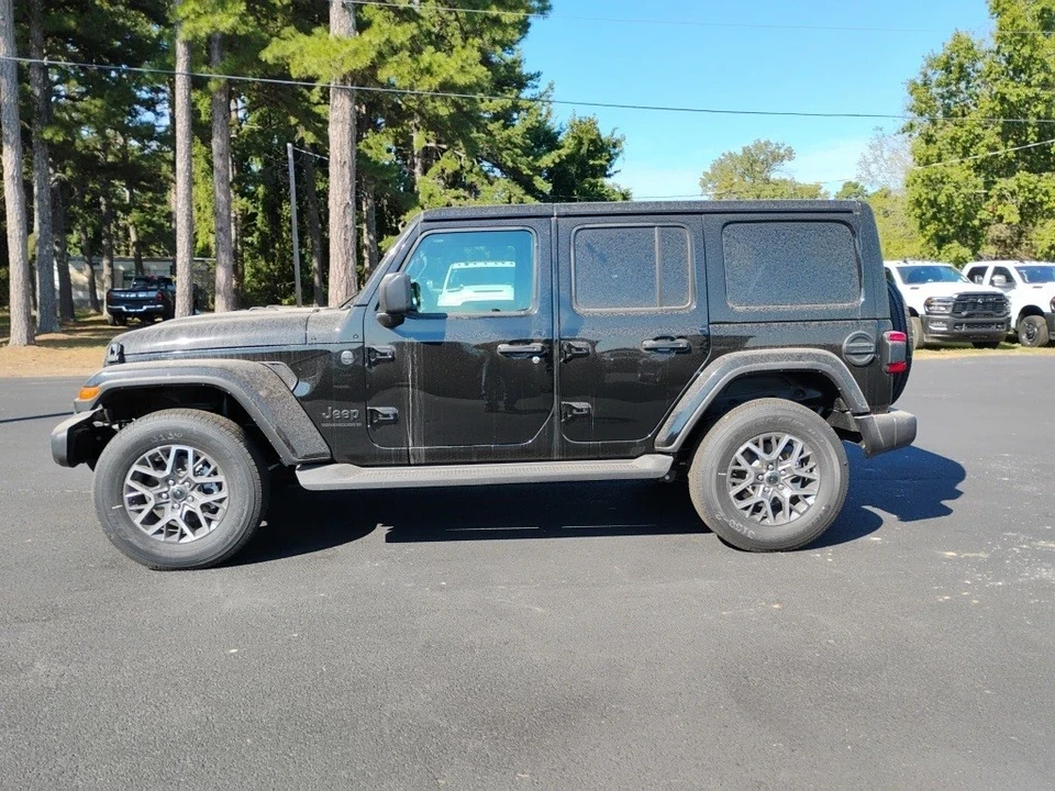 2025 Jeep JL Wrangler - Image 8 of 12