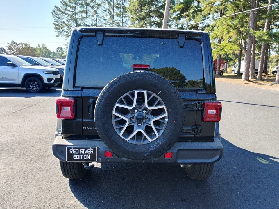 2025 Jeep JL Wrangler - Image 6 of 12
