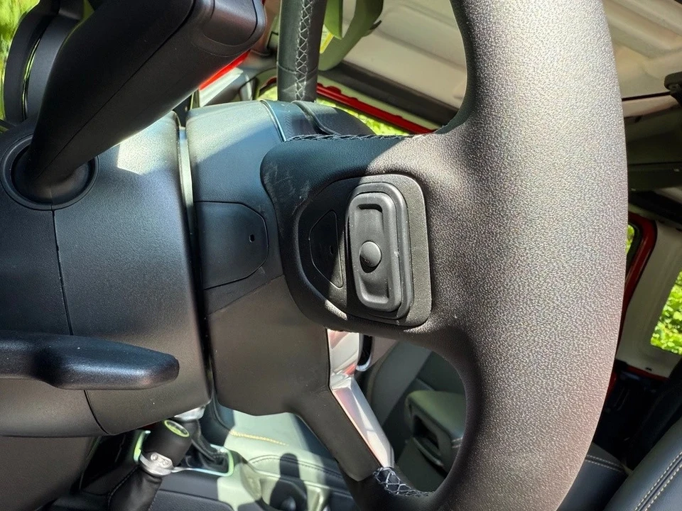 2025 Jeep JL Wrangler - Image 14 of 21