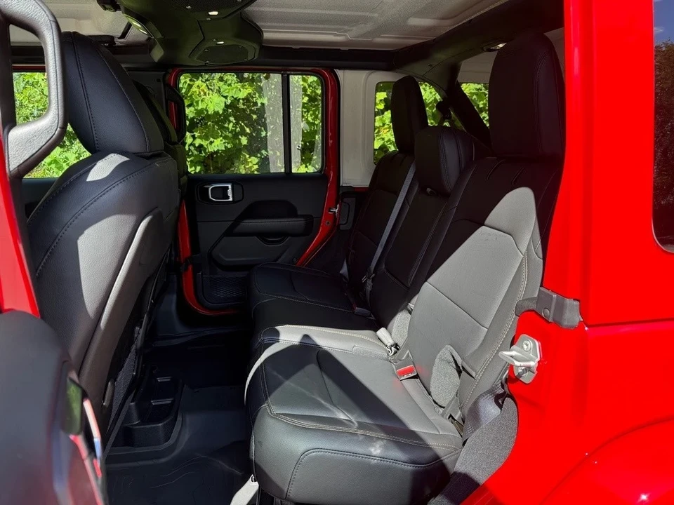 2025 Jeep JL Wrangler - Image 15 of 21