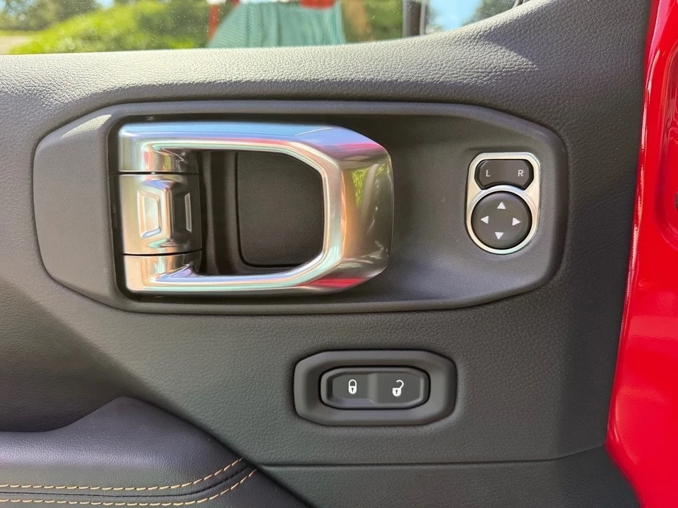 2025 Jeep JL Wrangler - Image 13 of 21